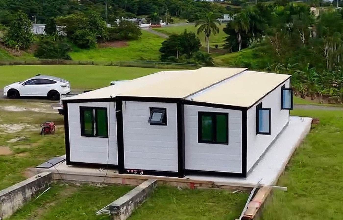 คอนเทนเนอร์แบบขยายได้ 30 ฟุตที่หรูหราสูง 40 ฟุตพร้อมแผ่นเป้าเสื้อกางเกงโลหะภายนอก คอนเทนเนอร์แบบขยายได้ 30 ฟุตที่หรูหราสูง 40 ฟุตพร้อมแผ่นเป้าเสื้อกางเกงโลหะภายนอก