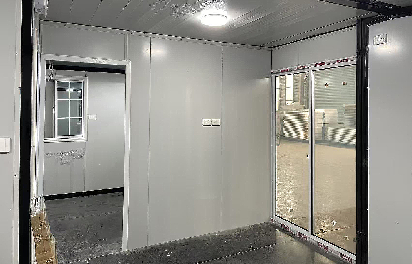 คอนเทนเนอร์แบบขยายได้ 30 ฟุตที่หรูหราสูง 40 ฟุตพร้อมแผ่นเป้าเสื้อกางเกงโลหะภายนอก คอนเทนเนอร์แบบขยายได้ 30 ฟุตที่หรูหราสูง 40 ฟุตพร้อมแผ่นเป้าเสื้อกางเกงโลหะภายนอก